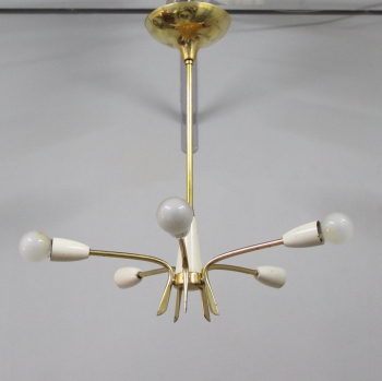 Lámpara italiana de los años 50 - Latón y metal lacado.
Está sin cablear.