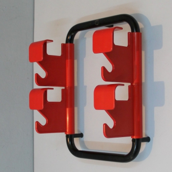 Perchero modular francés. Diseño de Jean-Pierre Vitrac para Samp. - Colección Manade.
4 perchas orientables en plexiglas rojo sobre estructura de hierro lacada en negro.
Francia.