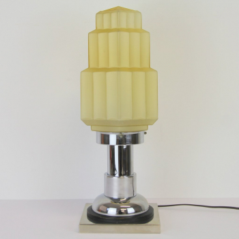 Lámpara de sobremesa Art Decó. - Cristal, metal cromado y lacado.
Electricidad totalmente renovada.