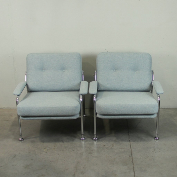 Pareja de sillones italianos de los años 60 - Tapizados en tejido con trama azul claro.
Cromado en muy buen estado.
