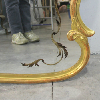 Espejo hirizontal de los años 40 - Tallado y dorado al agua. 
Espejo decorado.