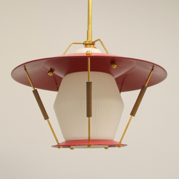 Lámpara francesa de los años 50 vintage - Fabricada en metal lacado en rojo, latón y opalina.