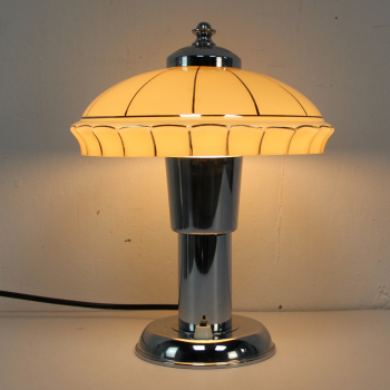Lámpara de mesa checa Art Decó - Metal cromado y opalina decorada.
Electricidad renovada
