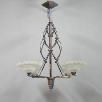 Lámpara de techo Art Decó. - Lámpara realizada en metal cromado y 4 tulipas en perfecto estado de cristal moldeado.
4 casquillos B22. Electricidad renovada.