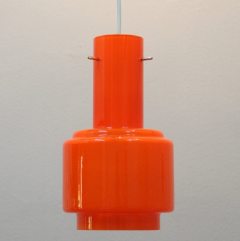 Lámpara de techo vintage. - Opalina naranja, latón y florón en plástico.
Electricidad totalmente renovada.