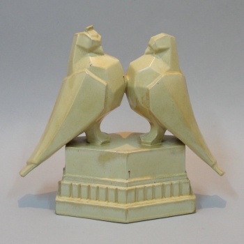 Escultura de palomas Art Decó. - Realizadas en terracota vidriada.
Firmadas.