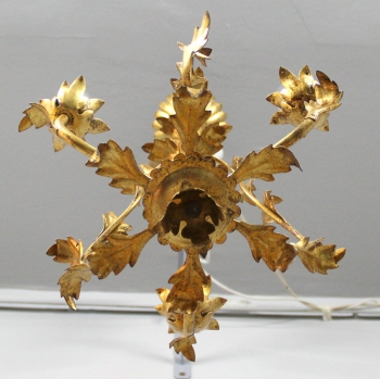 Metal decorado con pan de oro.
3 casquillos E14.