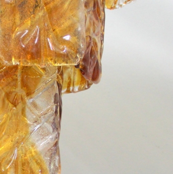 Fabricada en latón y cristales en color ambar dorado e incoloro.
Cristales en perfecto estado.
Casquillos E27, electricidad renovada.