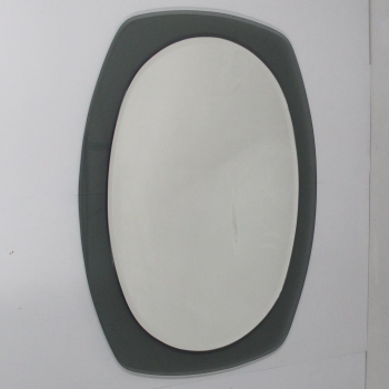 Espejo de los años 70 estilo Fontana Arte - Fabricado en cristal tintado en gris y espejo.
Italia.