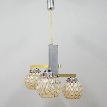 Lámpara italiana de cristal de Murano - Metal cromado y latón.
3 casquillos E14.