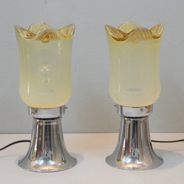Metal cromado y tulipas en cristal de Murano.
Electricidad totalmente renovada. Casquillos E7.