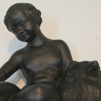 Cerámica patinada en negro y firmada por el escultor Pacheco.
Francia.