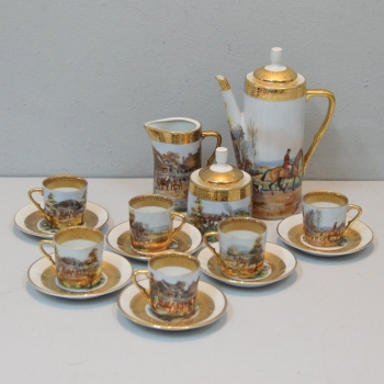 Juego de café en porcelana de Limoges. - Fabricado en porcelana decorada a mano. Servicio de 6 en perfecto estado de conservación. El plato tiene de diámetro 11 cm, el azucarero 8 de diámetro y 10,5 de altura.