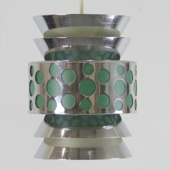 Realizada en metal cromado y plexiglas translucido verde.
E27