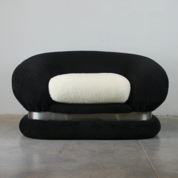 Peluche en negro y blanco. tapiceria original.
Italia.
El sofa está vendido.