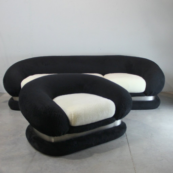Peluche en negro y blanco. tapiceria original.
Italia.
El sofa está vendido.
