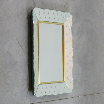 Espejo italiano de los años 40 - Fabricado en espejo tallado, cristal de Murano y madera dorada.