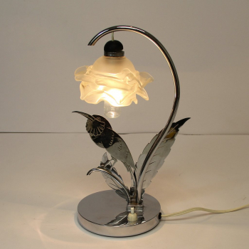 Lámpara Art Decó de sobremesa - Fabricada en metal cromado y cristal.
Francia.
Casquillo B22. Electricidad renovada.