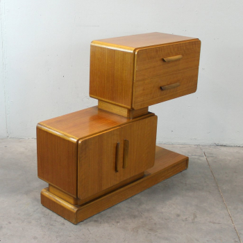 Mueble auxiliar de los años 40 - Madera chapada en nogal.