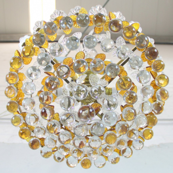 Fabricada en cristal en forma de hojas en color ambar y esferas incoloras.
Estructura metálica en latón o metal dorado.
Gran calidad.
Electricidad revisada. 4 casquillos E22