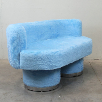 Pequeño sofa en peluche azul. - Tapicería totalmente renovada.