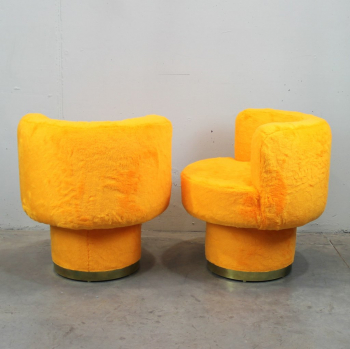 Pareja de sillones pop - Fabricados en peluche naranja y aro en la base dorado.
Tapicería totalmente renovada.