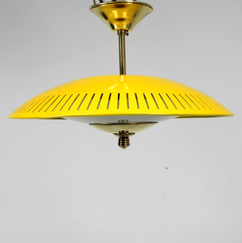 Lámpara italiana de los años 50 - Fabricada en metal lacado en amarillo, cristal esmerilado y latón.
2 casquillos.
Electricidad totalmente renovada.
