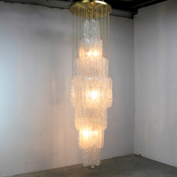Gran lámpara en cascada en cristal de Murano - Todos los cristales en perfecto estado.
Se ilumina a través de 9 luces E27