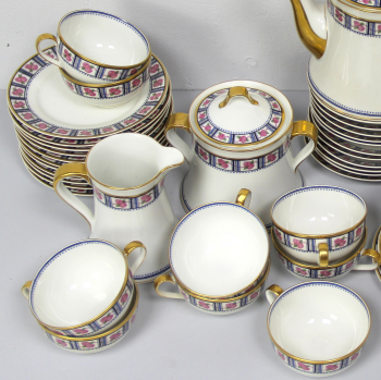 12 servicios
Porcelana decorada a mano.
Chic o golpe en la cafetera, indico en foto.