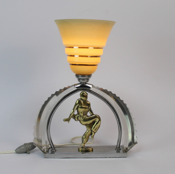 Lámpara de mesa Art Decó francesa - Fabricada en metal cromado, cristal, bronce y cristal opalino.
Casquillo B22.
Electricidad revisada.
