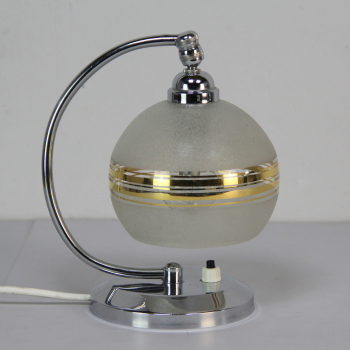 Lámpara de mesa Art Decó - Realizada en metal cromado y cristal.
Electricidad Renovada.