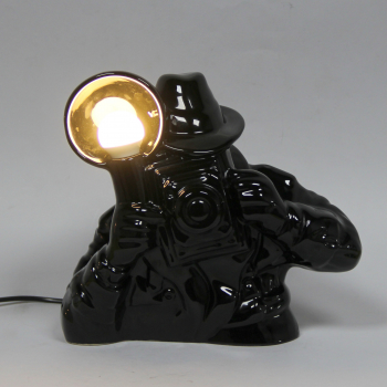Lámpara de fotógrafo y su cámara - Cerámica esmaltada en negro.
E14