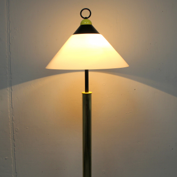 Lámpara de pie estilo Memphis - Metal lacado, latón y plástico.
2 bombillas E27