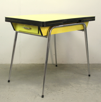 Mesa de cocina extensible de los años 60 - Producida en formica y metal cromado´.