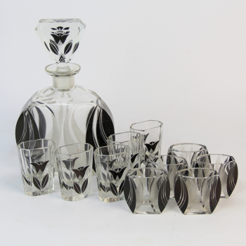 Juego de licorera y vasos checos de Karl Palda - Cristal tallado y esmaltado.