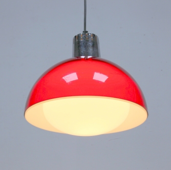 Lámpara pop de los años 60 - Realizada en metacrilato, plastico y cristal opalino.
La electricidad esta completamente restaurada.