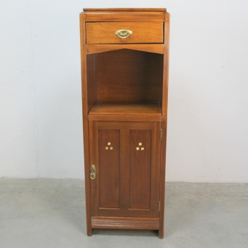 Mueble auxiliar Art Nouveau - Fabricado en madera de caoba con marqueteria en nacar.
Francia