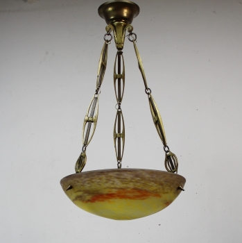Realizada por Müller.
Bronce y pasta de vidrio.
Electricidad revisada.