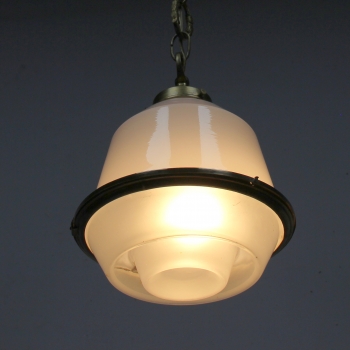 Fabricada en cristal y latón.
Electricidad revisada.