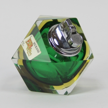 Realizado en metal cromado y cristal.
Somerso. verde y amarillo.
Italia.