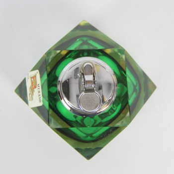 Realizado en metal cromado y cristal.
Somerso. verde y amarillo.
Italia.