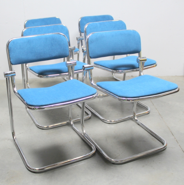 Fabricadas en metal cromado.
Tapicería totalmente renovada.