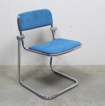 Fabricadas en metal cromado.
Tapicería totalmente renovada.