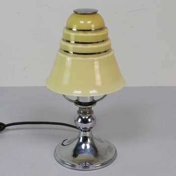 Realizada en metal cromado y cristal opalino.
Electricidad totalmente renovada.