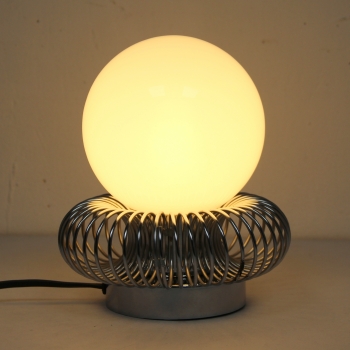 Realizada en metal cromado y cristal opalino.
Electricidad totalmente renovada.