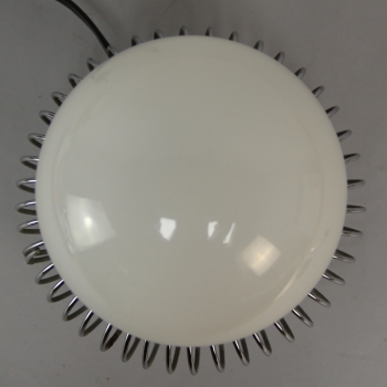 Realizada en metal cromado y cristal opalino.
Electricidad totalmente renovada.