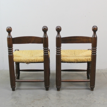 Fabricadas en madera y asiento de paja.
Restauradas.