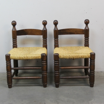 Fabricadas en madera y asiento de paja.
Restauradas.