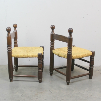 Fabricadas en madera y asiento de paja.
Restauradas.