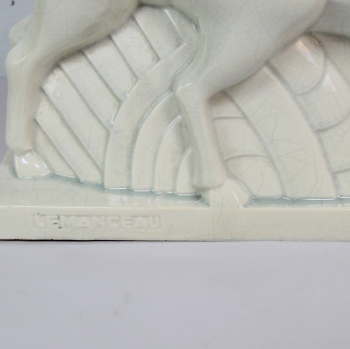 Fabricada en cerámica craquelada.
Diseño de Lemanceau para Saint Clement.